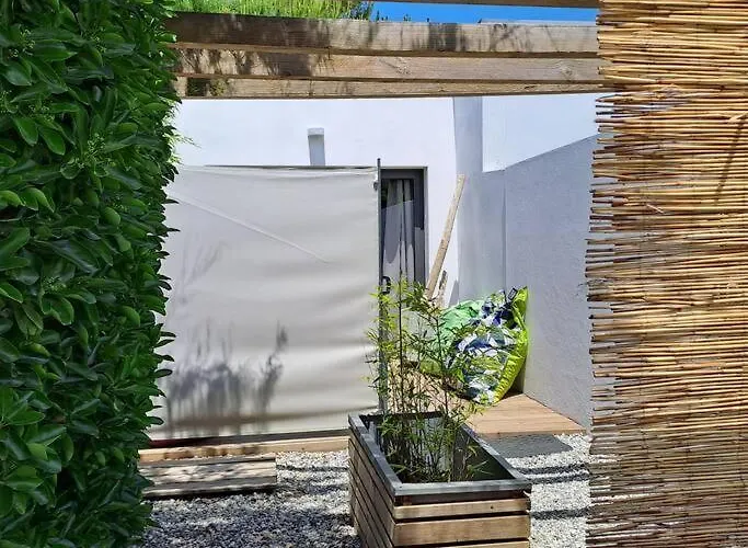 Апартаменты Le Cocon De La Du Santocha